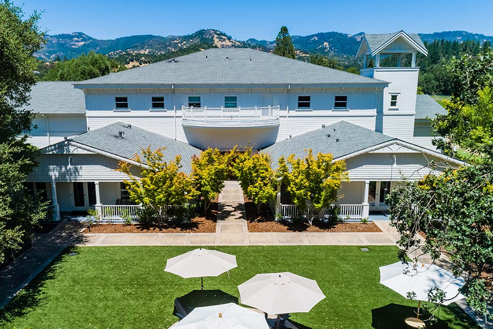 Calistoga tasting room and lawn