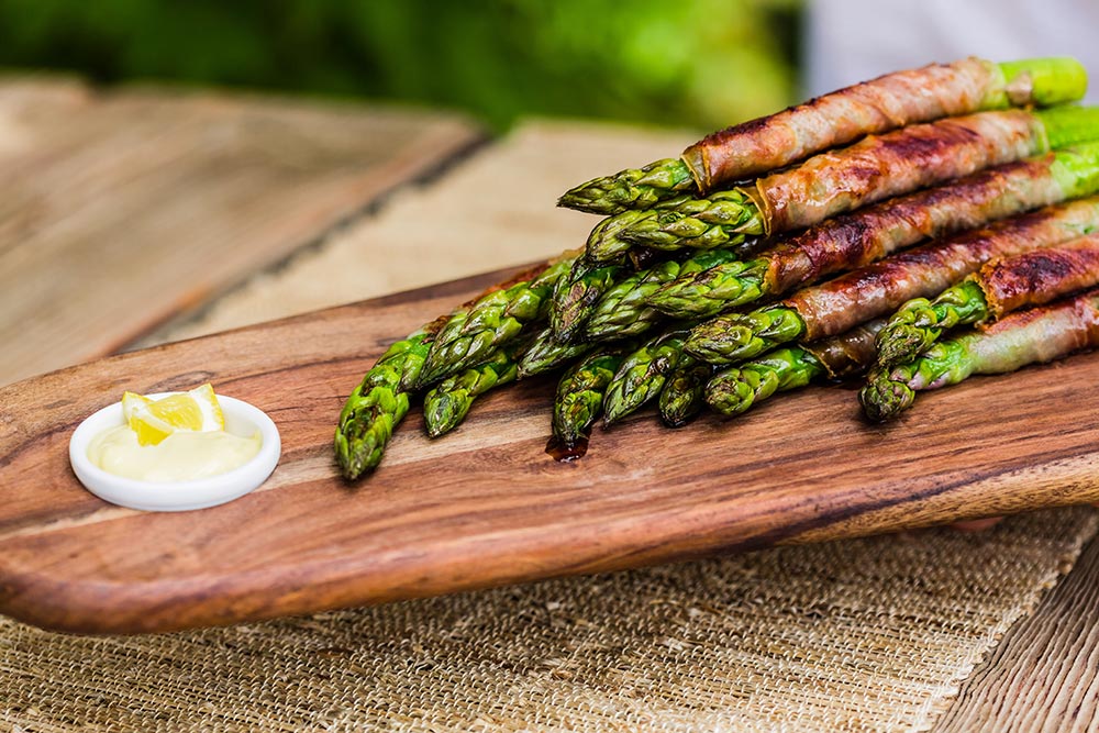 Asparagus wrapped in bacon